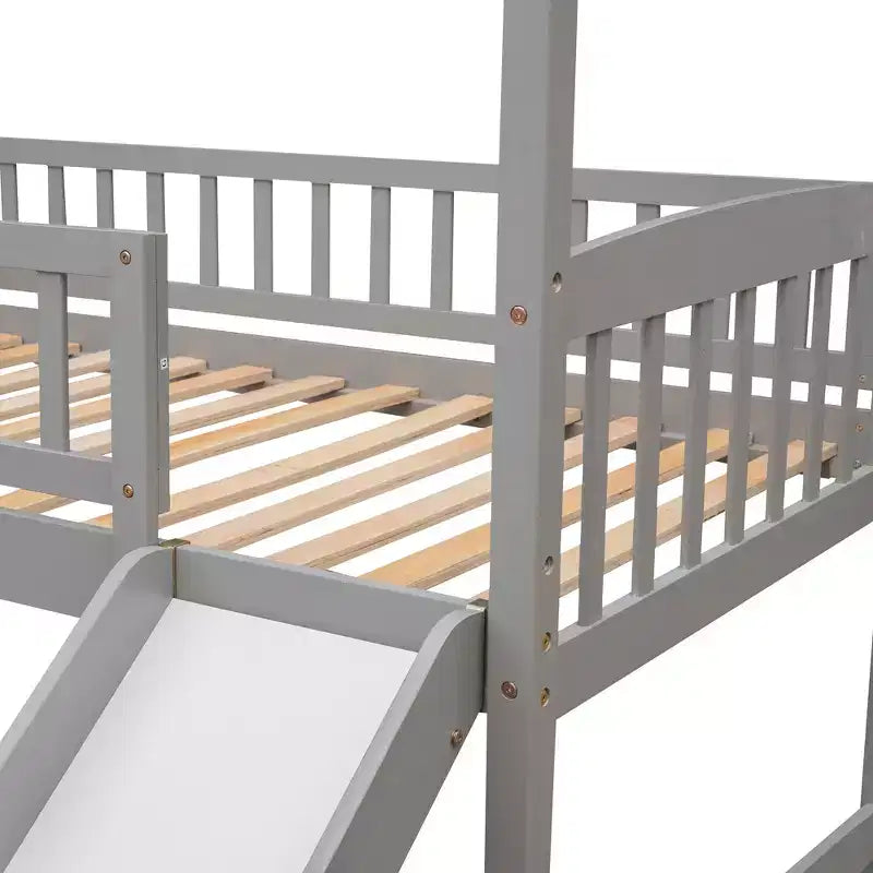 Lit mezzanine double cabane avec toboggan, structure de lit mezzanine en bois avec échelle et toit