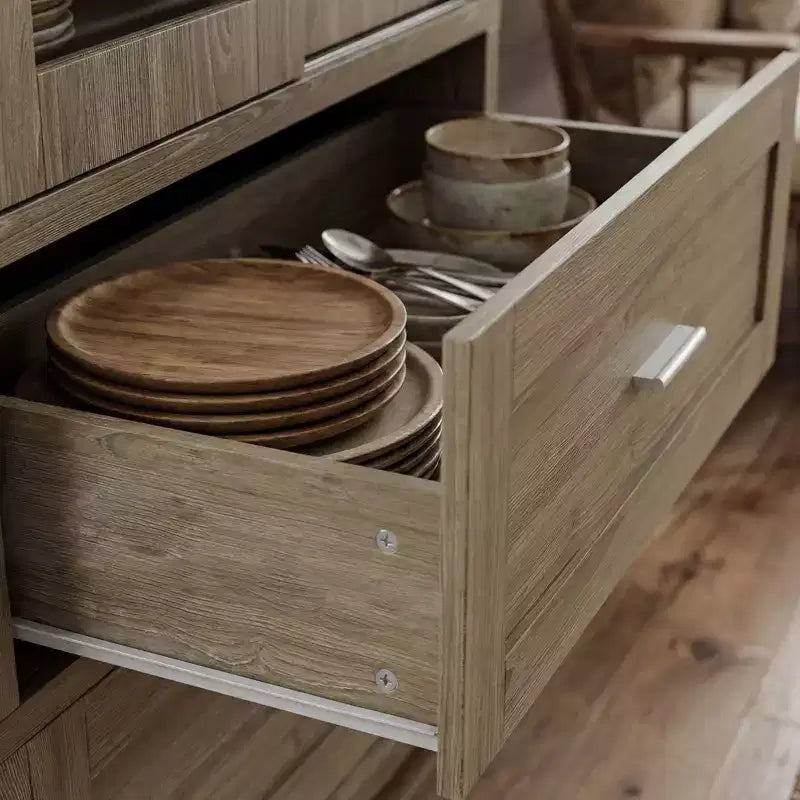 Meuble de rangement de cuisine en chêne rustique avec portes coulissantes en verre