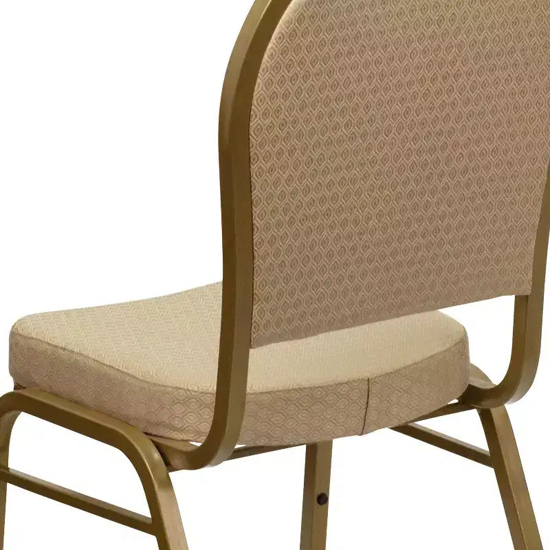 Chaise de banquet empilable à dossier dôme