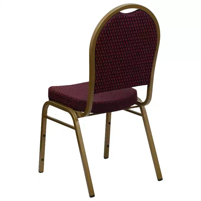 Chaise de banquet empilable à dossier dôme