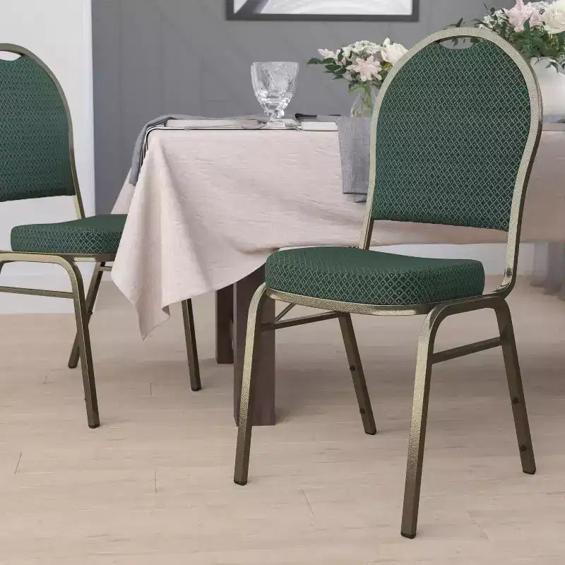 Chaise de banquet empilable à dossier dôme