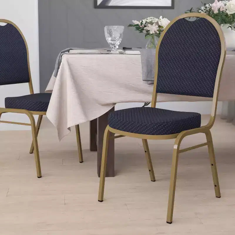 Chaise de banquet empilable à dossier dôme