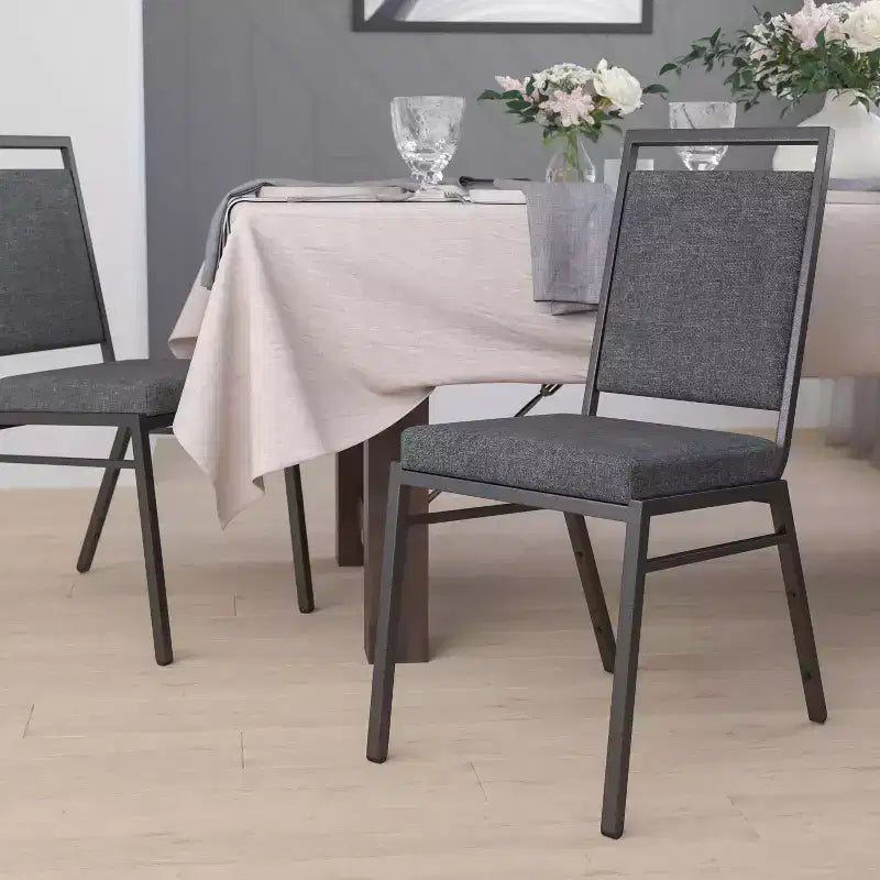 Chaise de banquet empilable à dossier carré avec cadre Silvervein