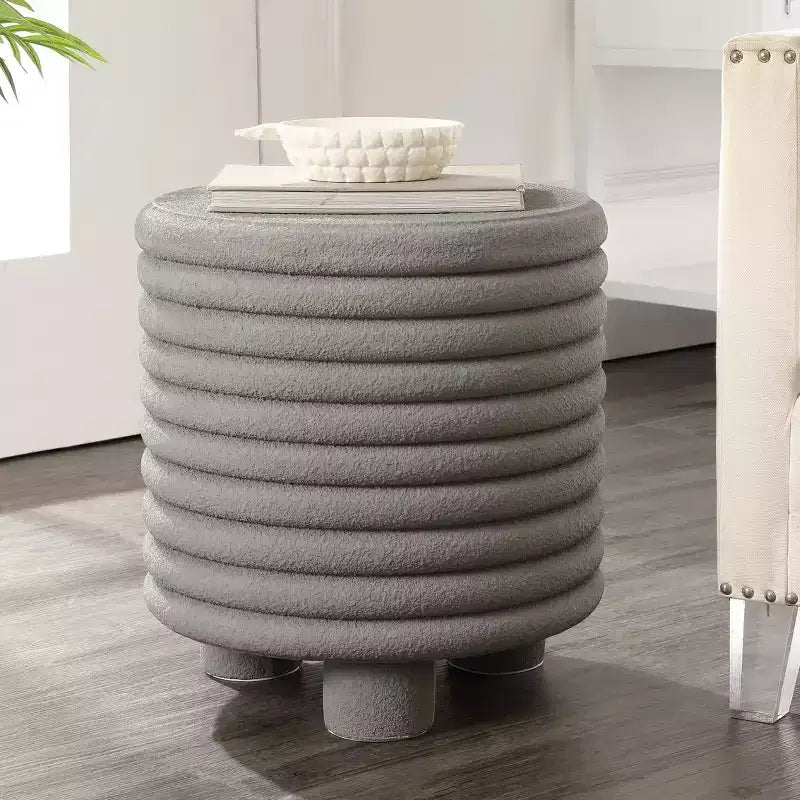 Table d'appoint minimaliste moderne à 3 pieds en forme de tambour pour l'intérieur et l'extérieur